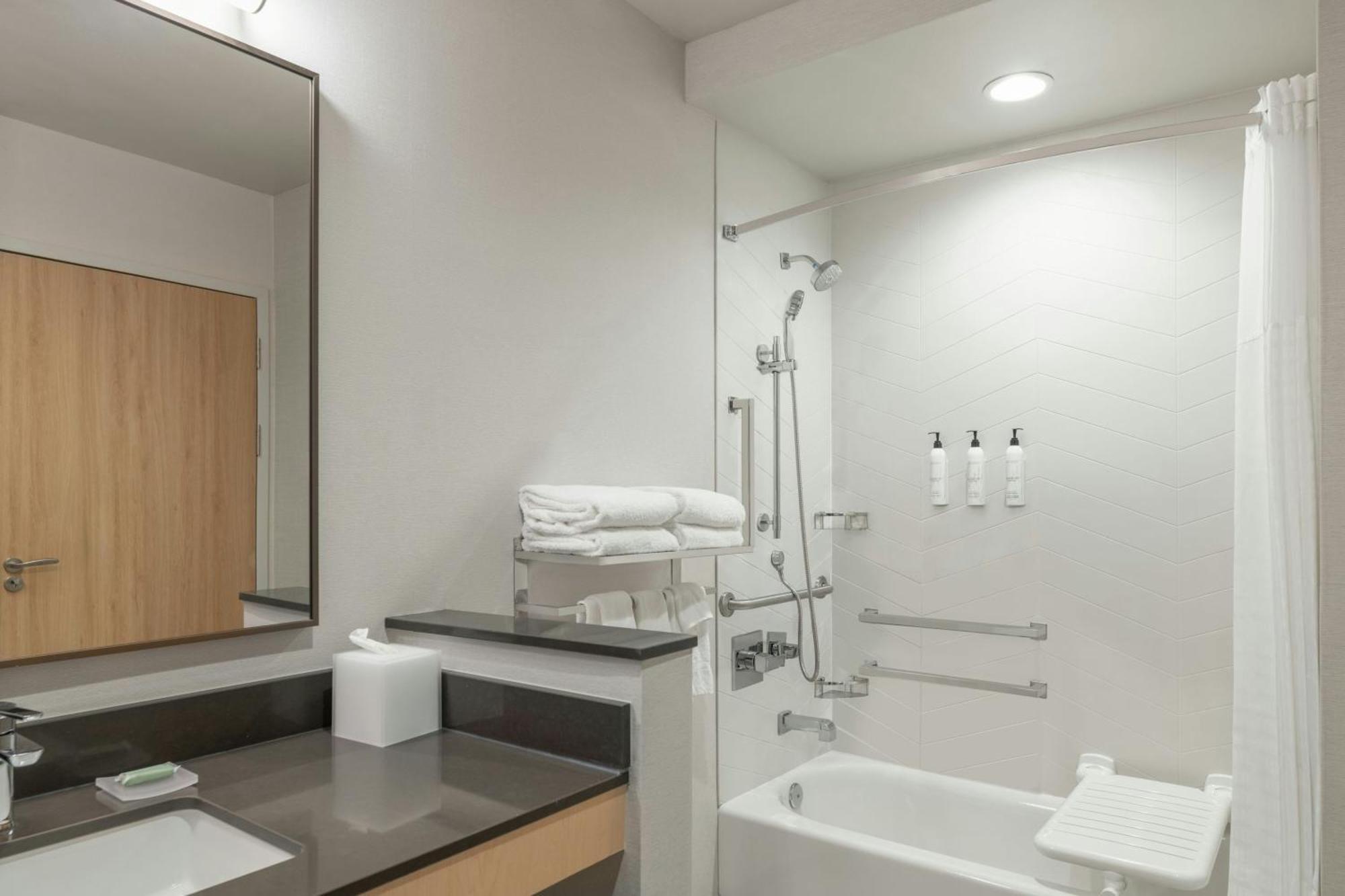 Fairfield By Marriott Inn & Suites Kansas City At The Legends Екстериор снимка